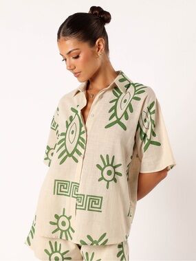 Petal & Pup Baci Short Sleeve Button Up Top Shirt Cotton Beige Green Size Large